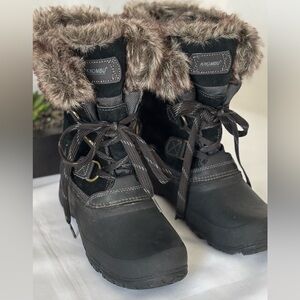 NWOT KHOMBU BLACK WOMENS “SLOPE” SNOW BOOTS SUEDE WITH FAUX FUR COLLAR TRIM SZ 8